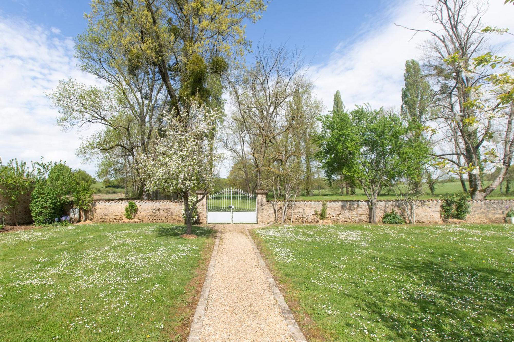 Le Clos Du Gue Pressac Экстерьер фото